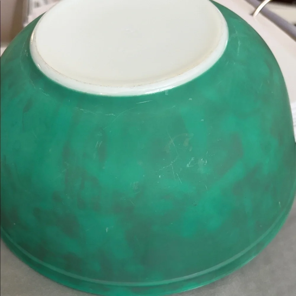 Pyrex Vintage 1950s #403 batter nesting bowl - Green.2.5quart.
